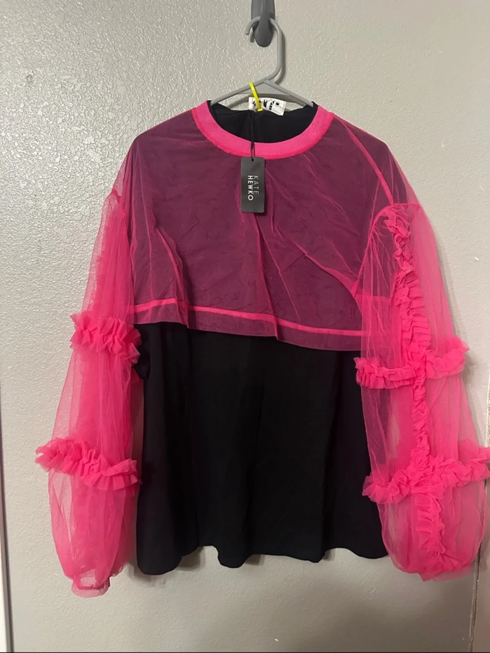 Kaye Henko Womens Black Top with Hot Pink Sheer Ruffle Sleeves - Picture 1 of 1